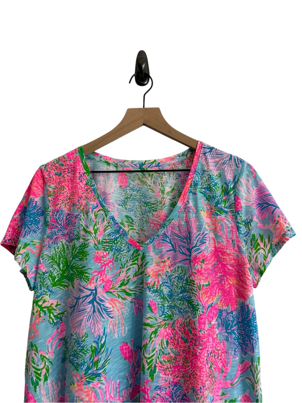 Lilly Pulitzer Shirt Large Etta V neck Celestial Blue Cay to my Heart Tropical - Picture 3 of 6